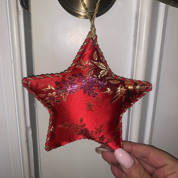 Satin star-shaped kimono pillow ornament - Picture 3 of 4